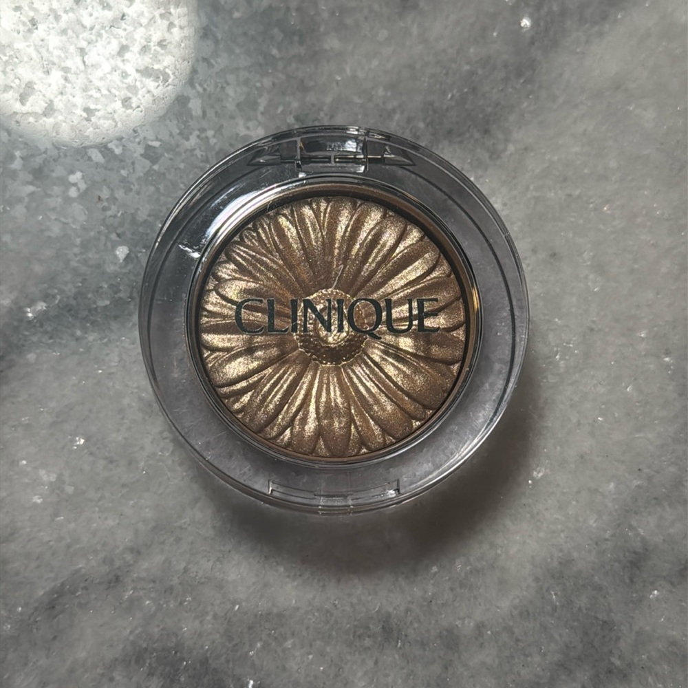 Clinique Cheek pop highlighter
